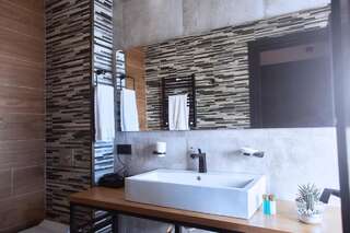 Отель Green Boutique Hotel Тбилиси Стандартный номер с кроватью размера "queen-size"-5